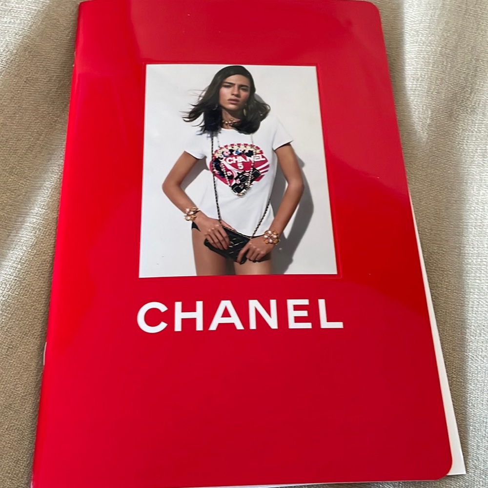 Chanel table book